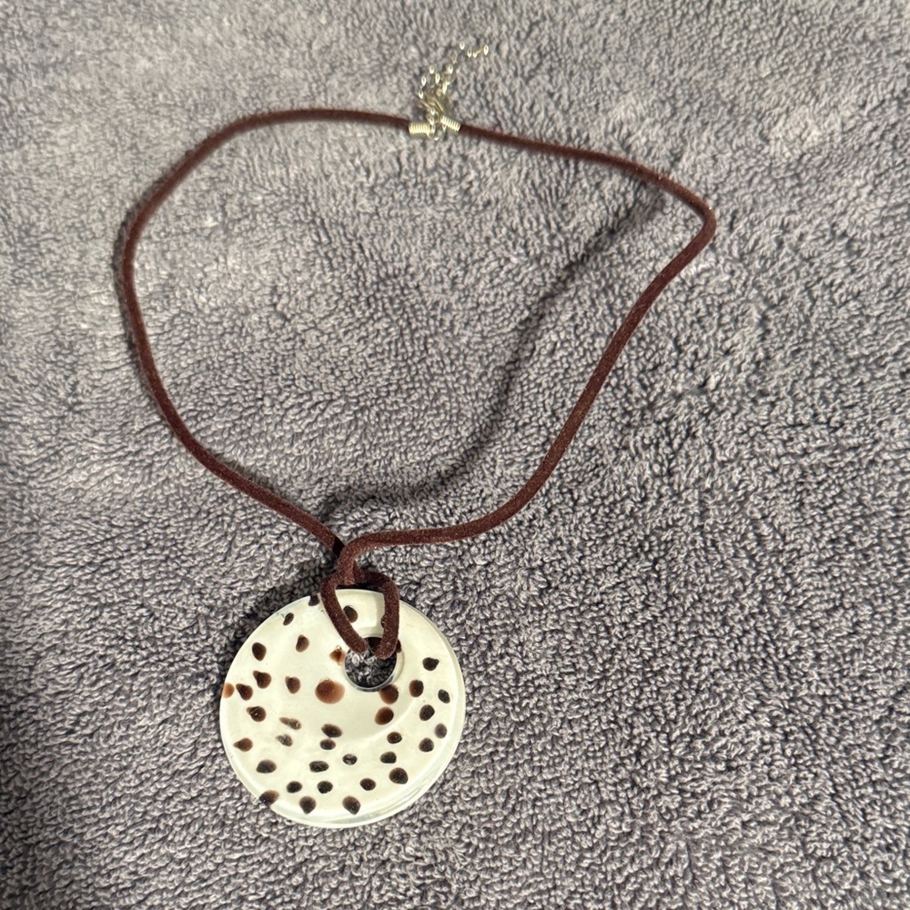 Elegant Brown and White Pendant Necklace